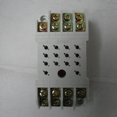 Gniazdo wtykowe GZ1-4U-01 Relpol
